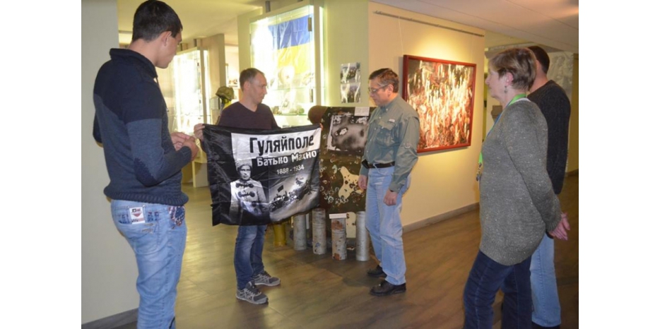 Еврейский Музей получил в дар флаг – одну из реликвий доблестной 79-ой бригады