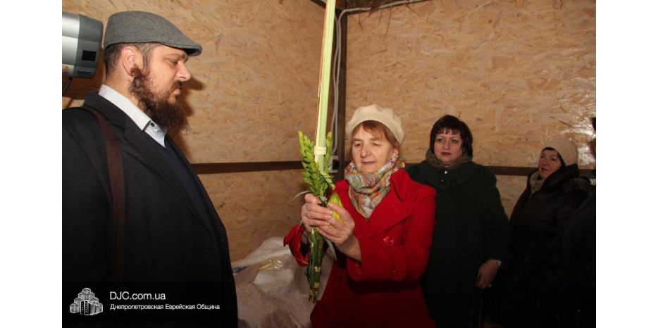 Праздничное заседание женского клуба в сукке