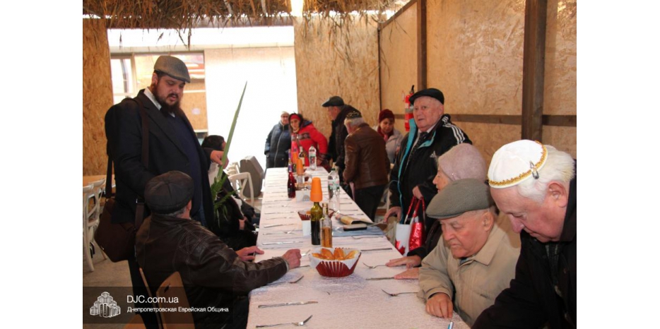Совет евреев-ветеранов спорта провел свое праздничное заседание в сукке