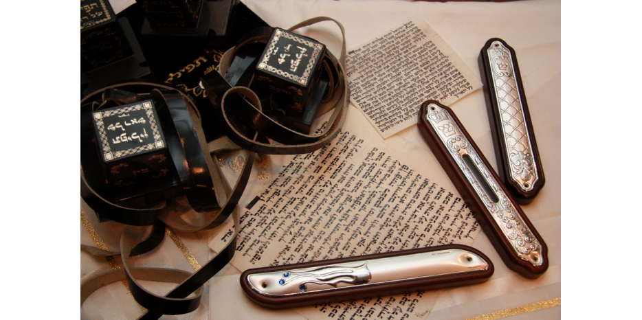 В месяц Элул необходимо проверить тфиллин и мезузы