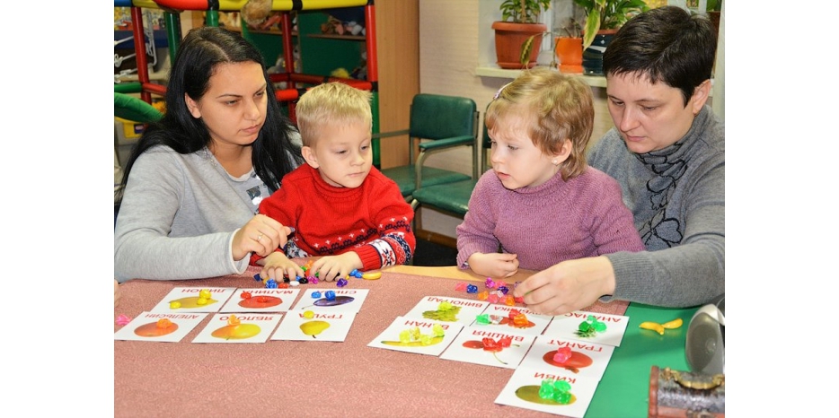 «Игра в цветные камушки» помогает развитию детей