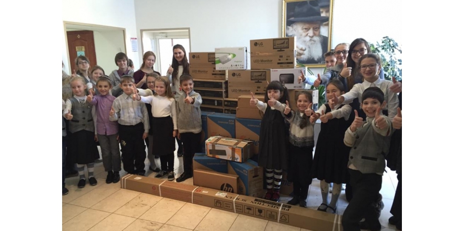 Еврейская школа и детский садик Каменского получили подарки к Хануке