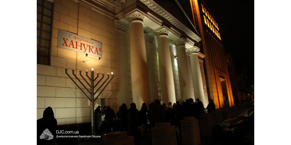 Ханука началась! Зажжена первая свеча у синагоги «Золотая Роза»
