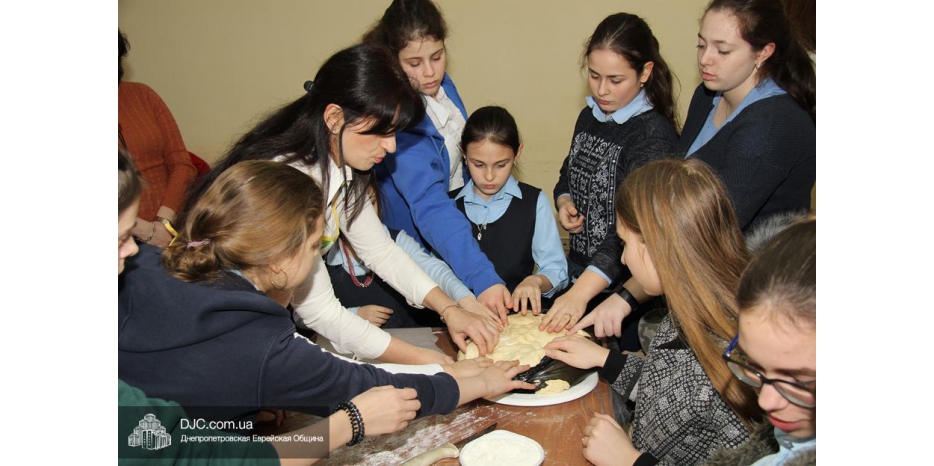 Ханукальный мастер-класс для еврейских девочек