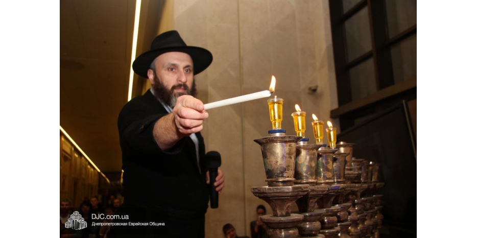 Ханука в «Меноре»: четвертую  свечу зажег Зелиг Брез