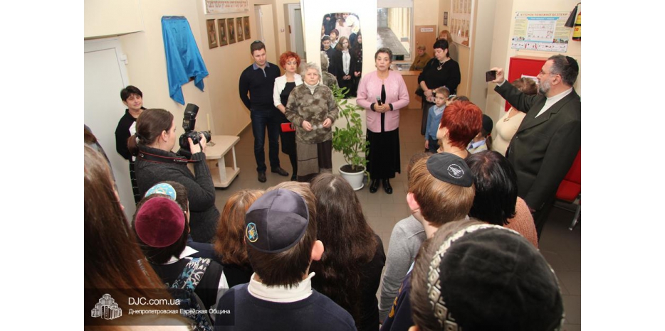 В школе открыли мемориальную доску первому директору С.И.Каплунскому