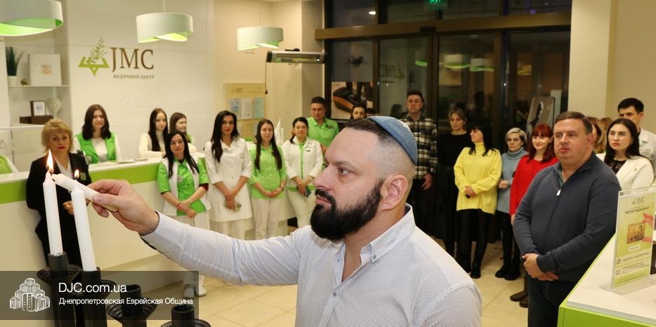 Ханука 5785: вторая свеча праздника в клинике «JMC»