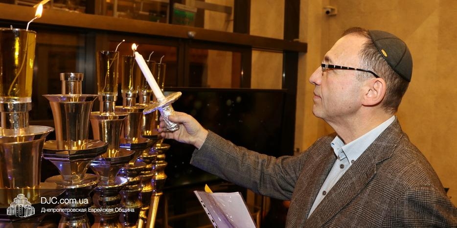 Фоторепортаж: шестая свеча Хануки в «Меноре»