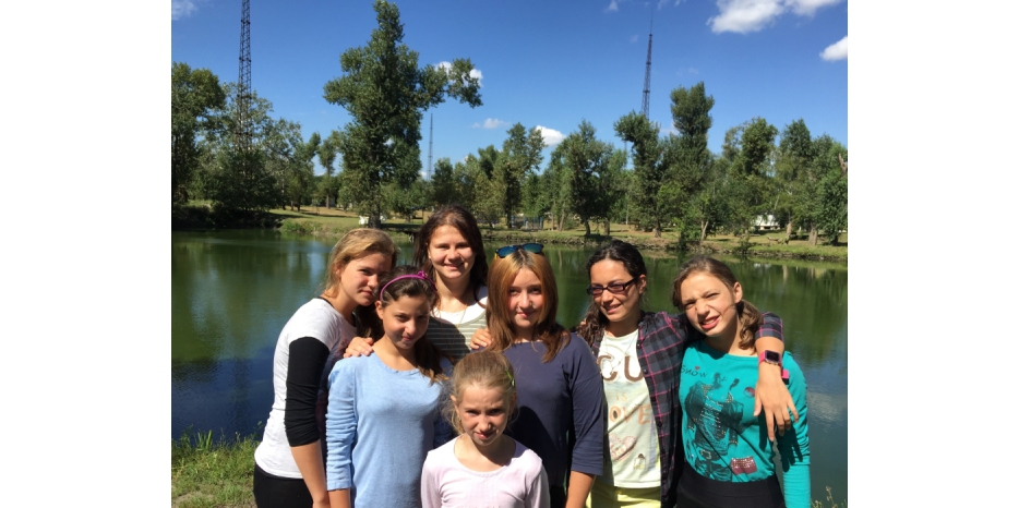 Воспитанницы пансиона «Байт ле-Банот» отдохнули летом на Орели