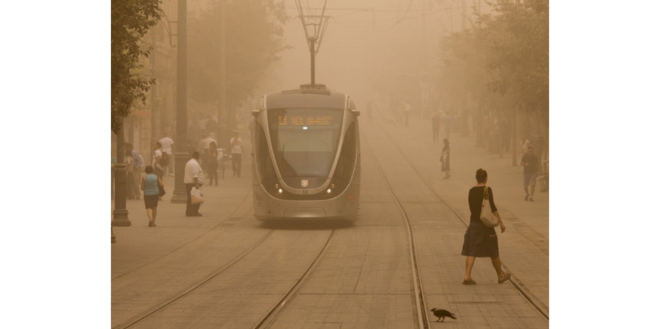 Ближний Восток накрыла пыльная буря. Израиль в цветах сепии