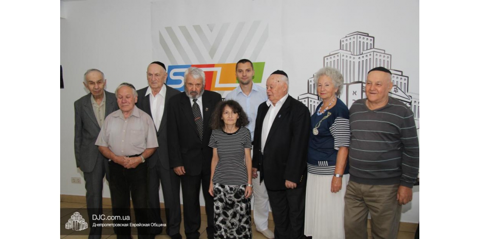 Ветераны спорта поздравили именинников на предновогоднем заседании