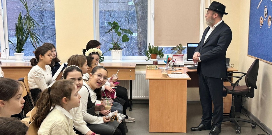 Празднование 19 Кислева в «Махоне Хая-Мушка» для старших девочек