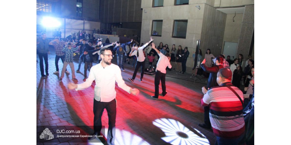 «Шиурей Тора Любавич» провел большое мероприятие в честь Суккот