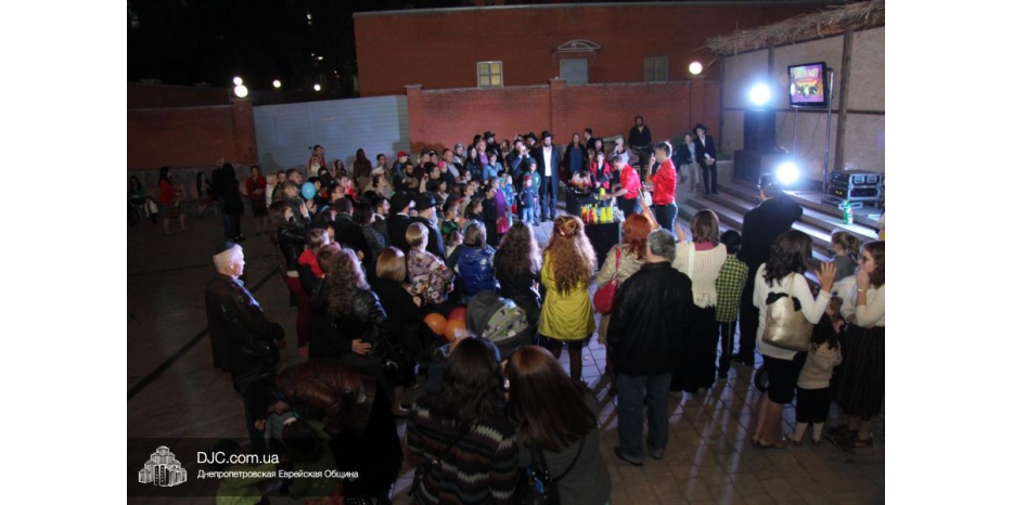 Большой общинный праздник в честь Суккот