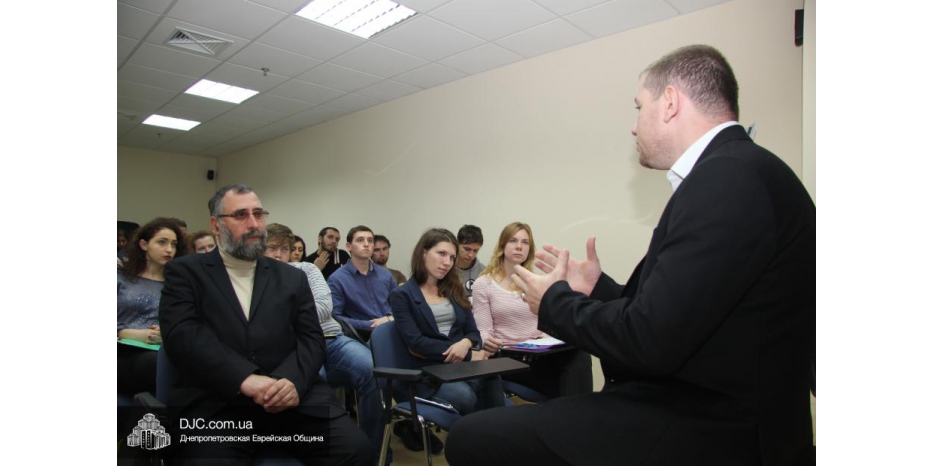 В Днепропетровске открылся третий этап лидерского курса «Мецуда 2015»