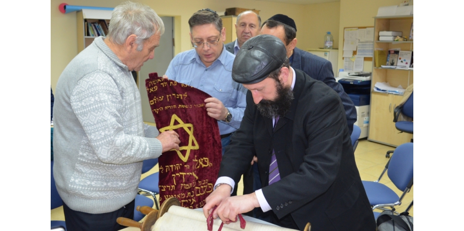 Уникальные реликвии переданы в дар Еврейскому Музею конотопским евреем