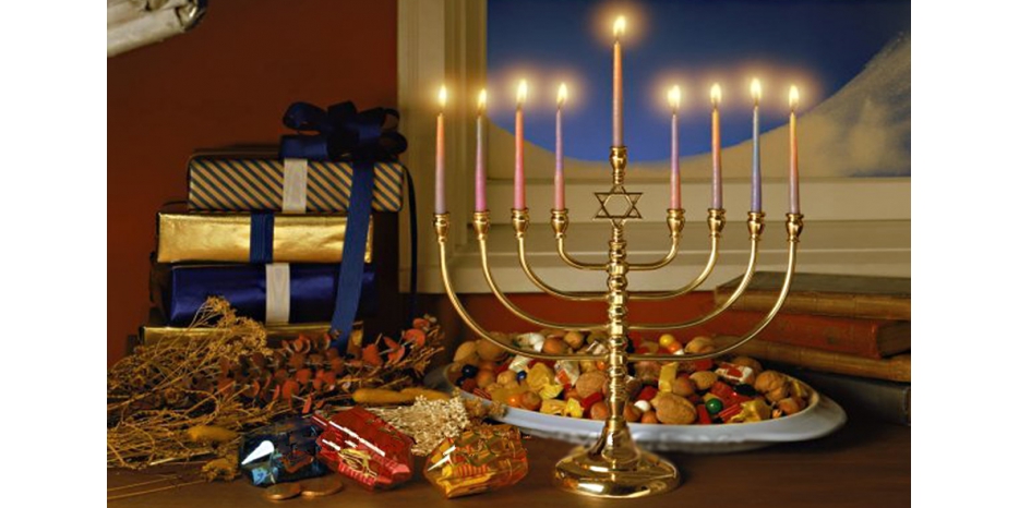 А фрейлахе Ханука! Как правильно установить и зажечь Ханукию