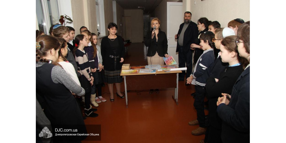 Ханукальное награждение в еврейской школе – старшие классы