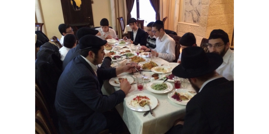 12 учеников «Иешива-ктана Любавич Украина» отправились на Юд Шват в США