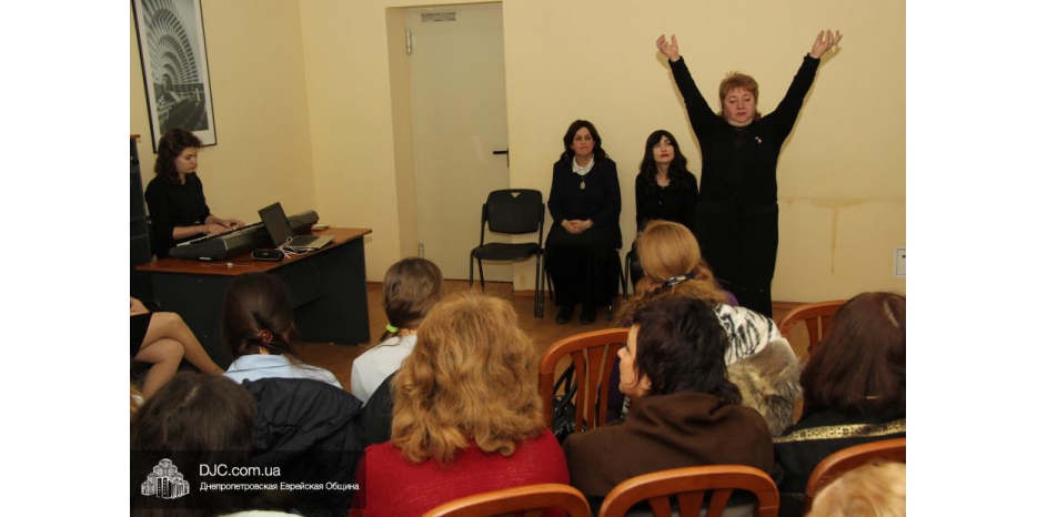 «Театр хасидских дам» выступил в формате playback