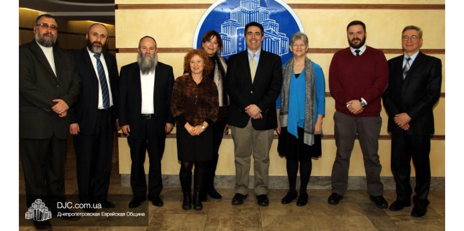 Дуглас Хойт посетил еврейскую общину