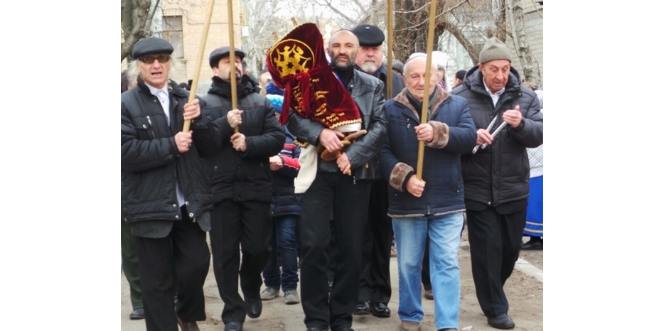 Мелитопольская еврейская община получила новый Свиток Торы